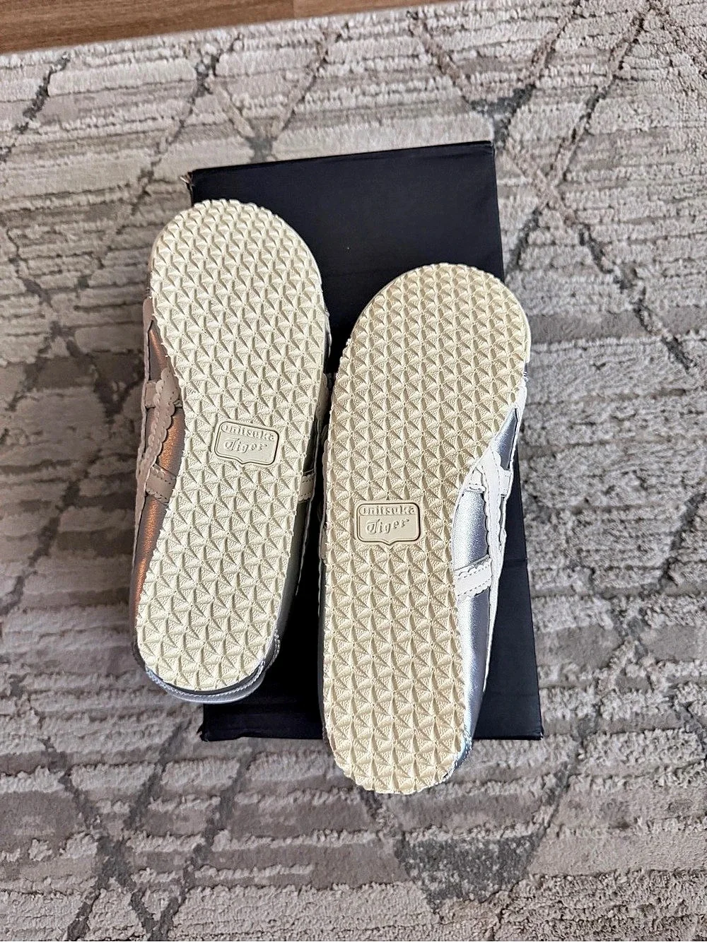 Onitsuka Tiger Mexico 66 TGRS Silver & Cream US 6 NWT